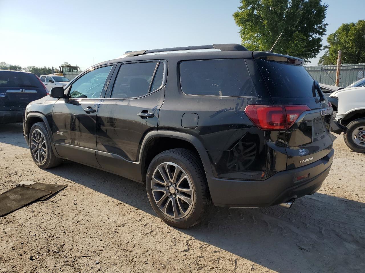 2017 GMC Acadia All Terrain - Image 2