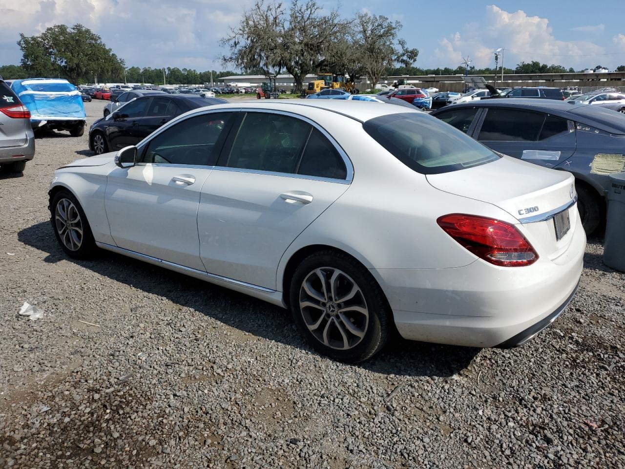 2017 Mercedes-Benz C 300 - Фото 2