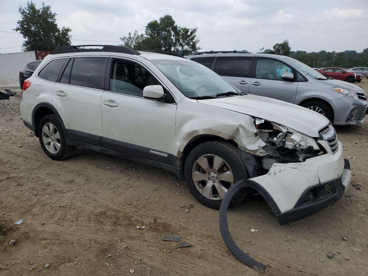 2011 Subaru Outback 3.6R Limited - Image 4