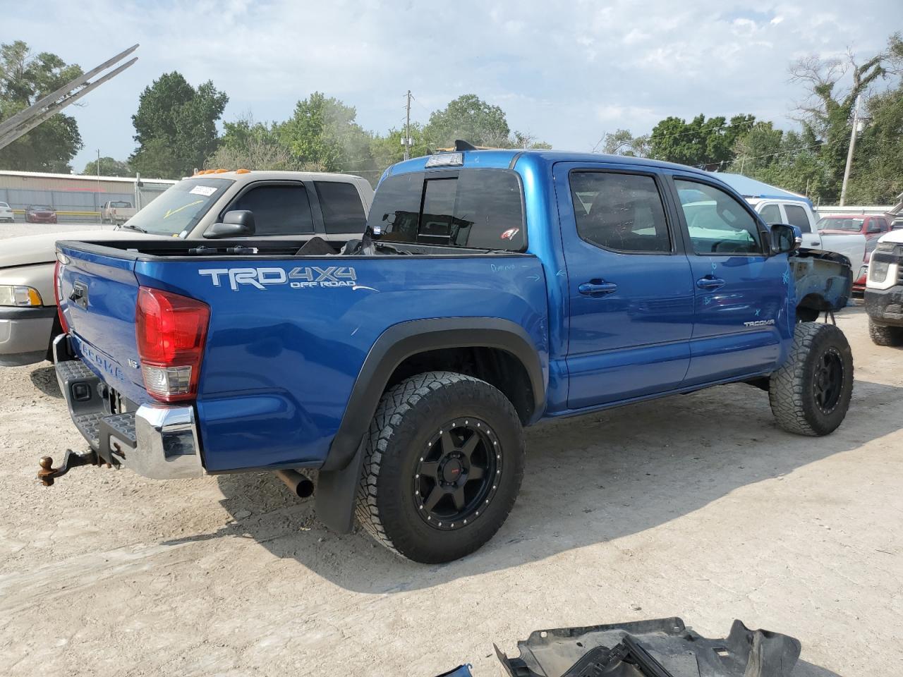 2017 Toyota Tacoma Double Cab - Фото 3