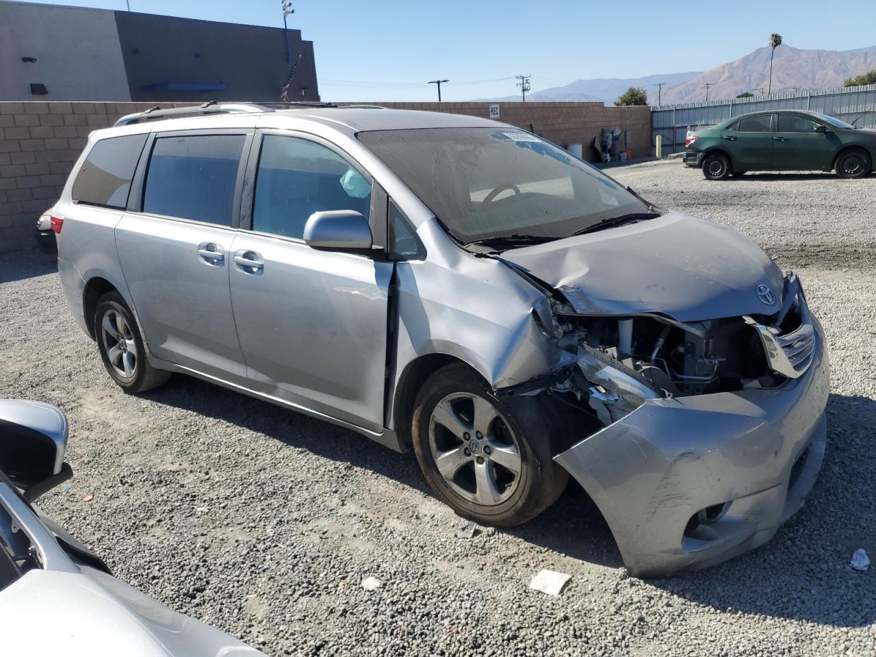 2017 Toyota Sienna Le - Фото 4