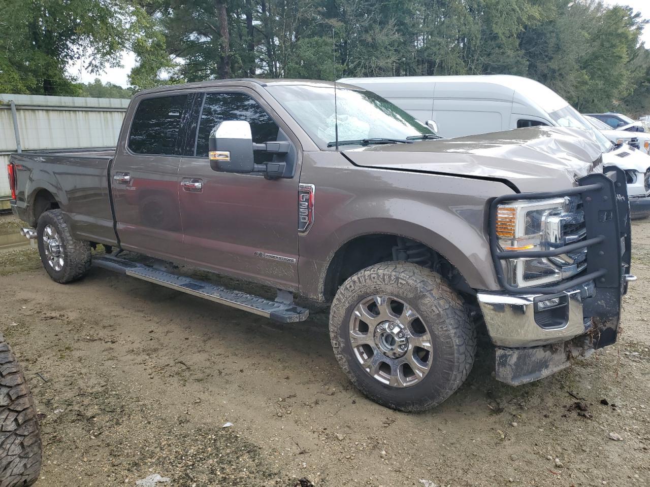 2022 Ford F350 Super Duty - Фото 4