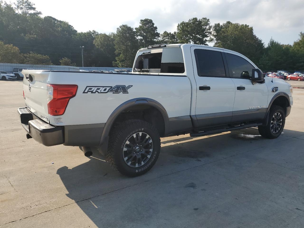 2018 Nissan Titan Xd Sl - Image 3