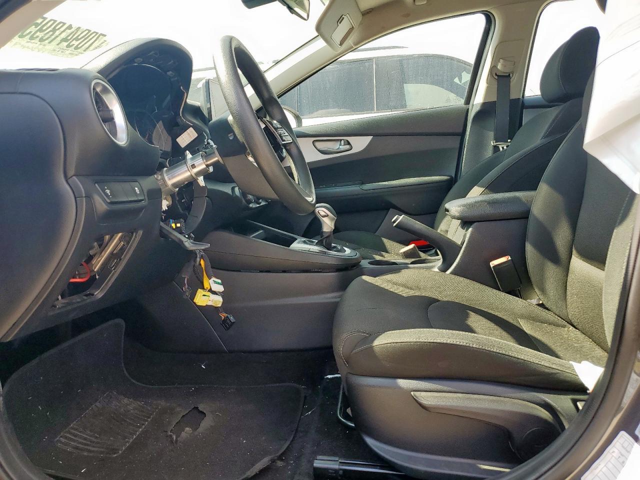 2022 Kia Forte Fe - Фото 7