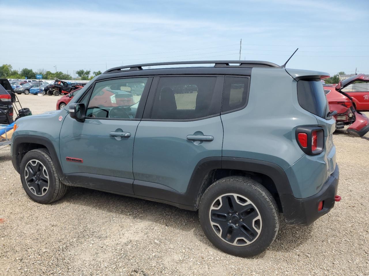 2016 Jeep Renegade Trailhawk - Фото 2