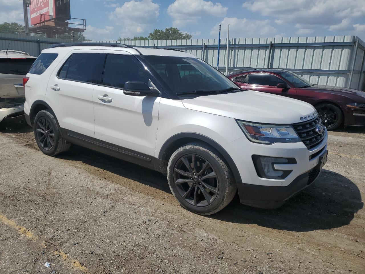 2017 Ford Explorer Xlt - Image 4