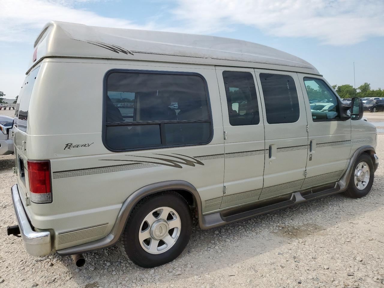 2005 Ford Econoline E150 Van - Фото 3