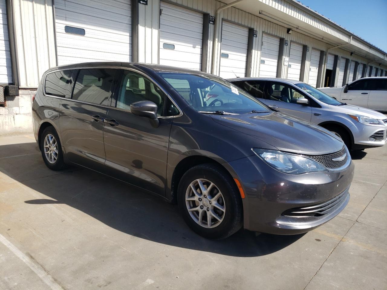 2017 Chrysler Pacifica Touring - Image 4