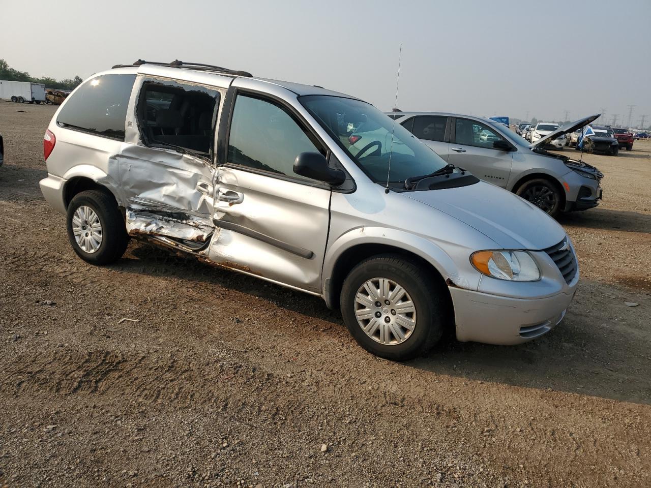 2006 Chrysler Town & Country - Image 4