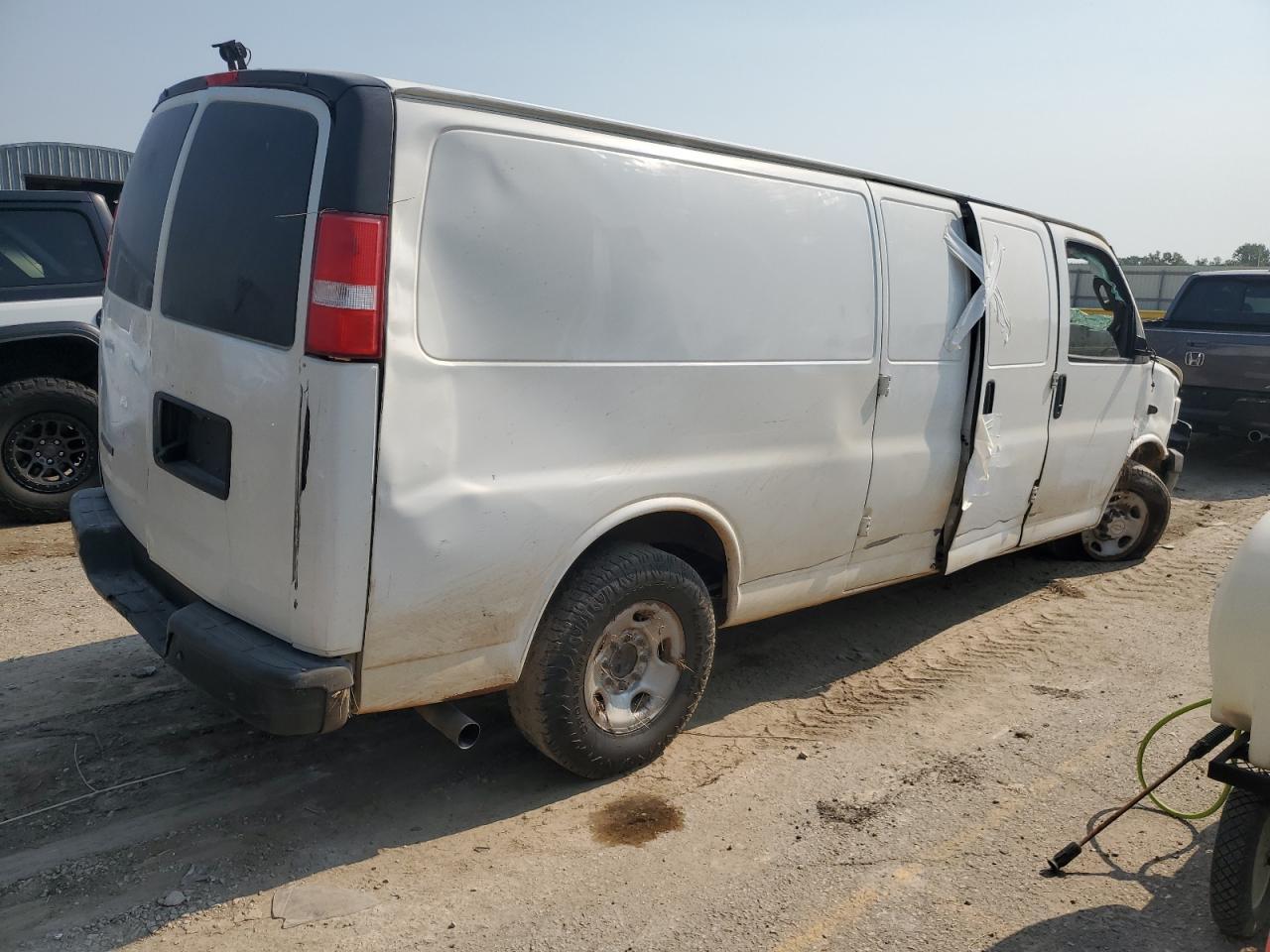 2020 Chevrolet Express G2500 - Фото 3
