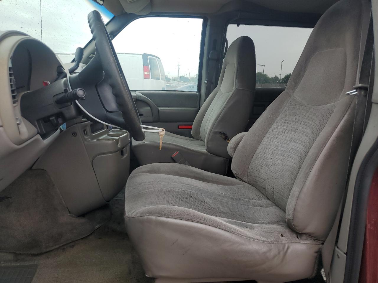 2005 Chevrolet Astro - Фото 7