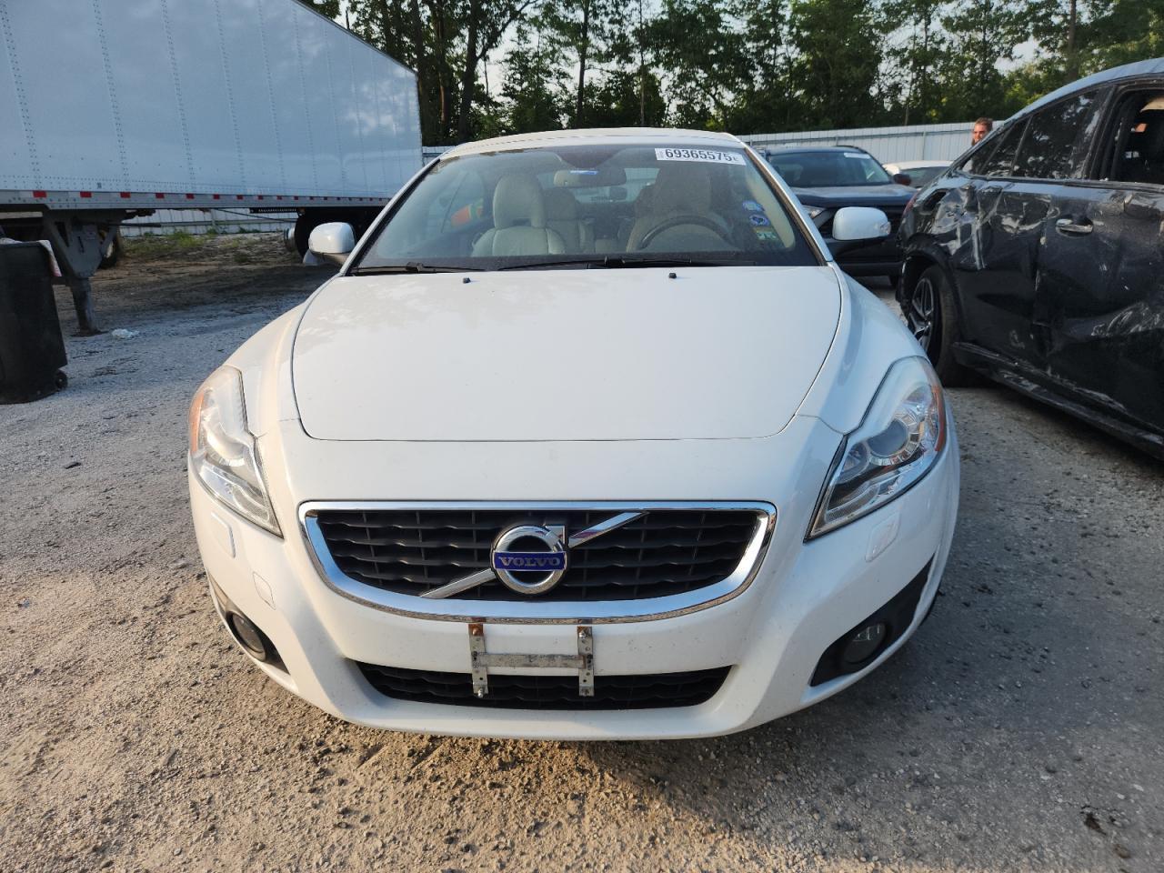 2011 Volvo C70 T5 - Image 5