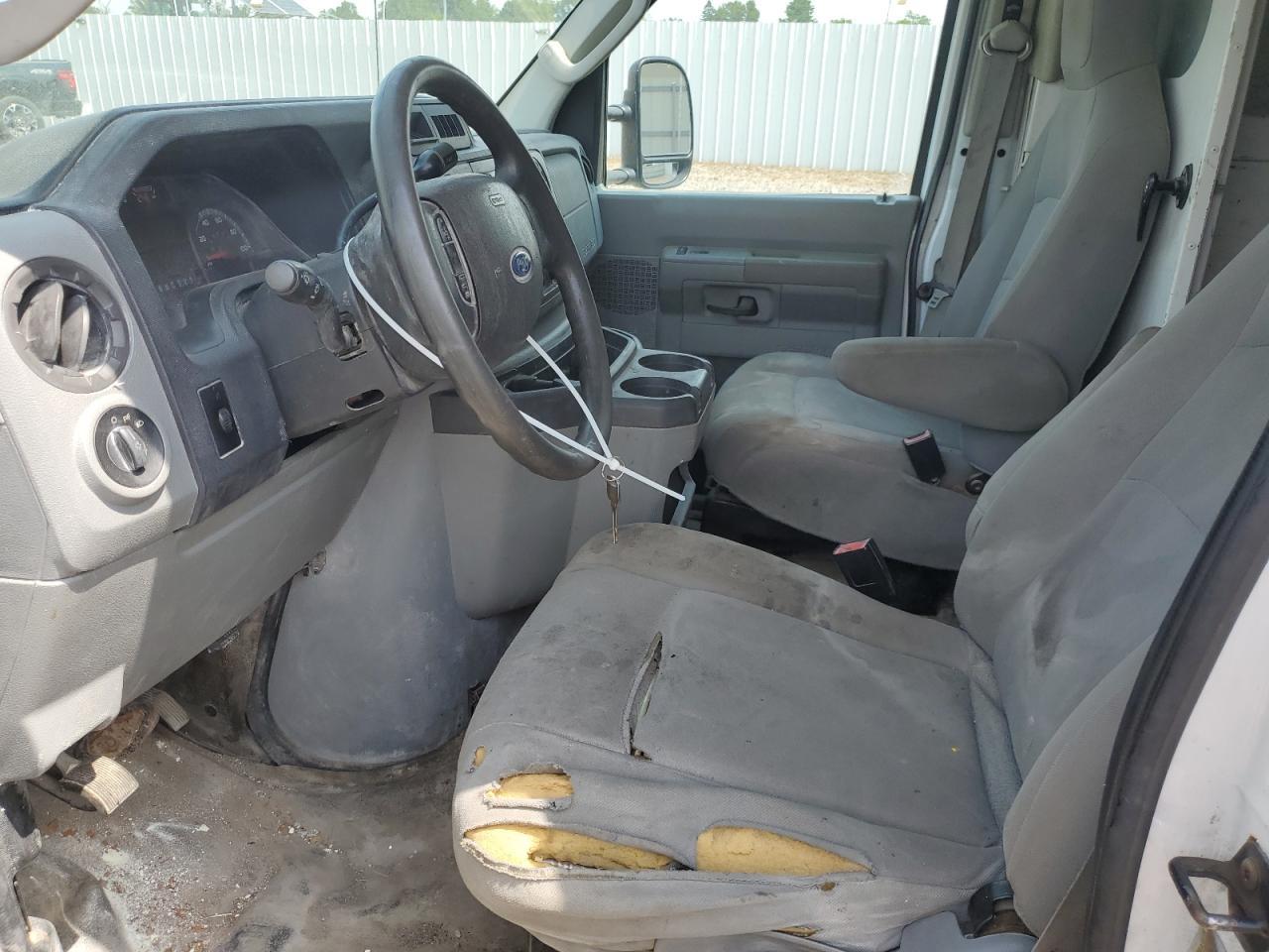 2011 Ford Econoline E350 Super Duty Cutaway Van - Фото 7