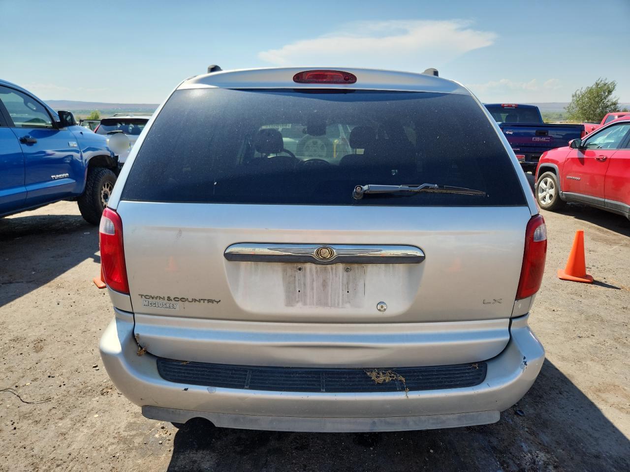 2005 Chrysler Town & Country Lx - Image 6