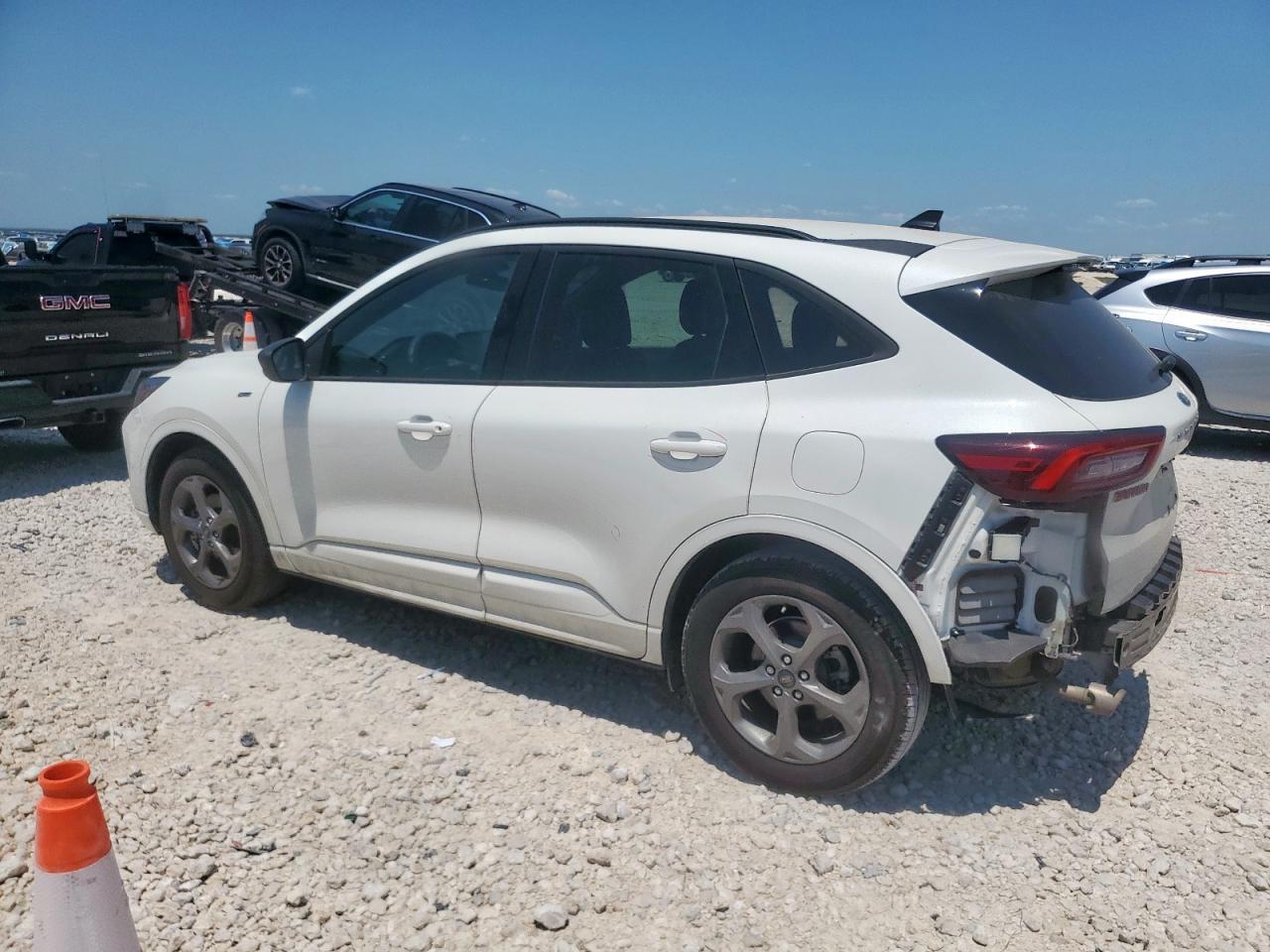 2024 Ford Escape St Line - Image 2