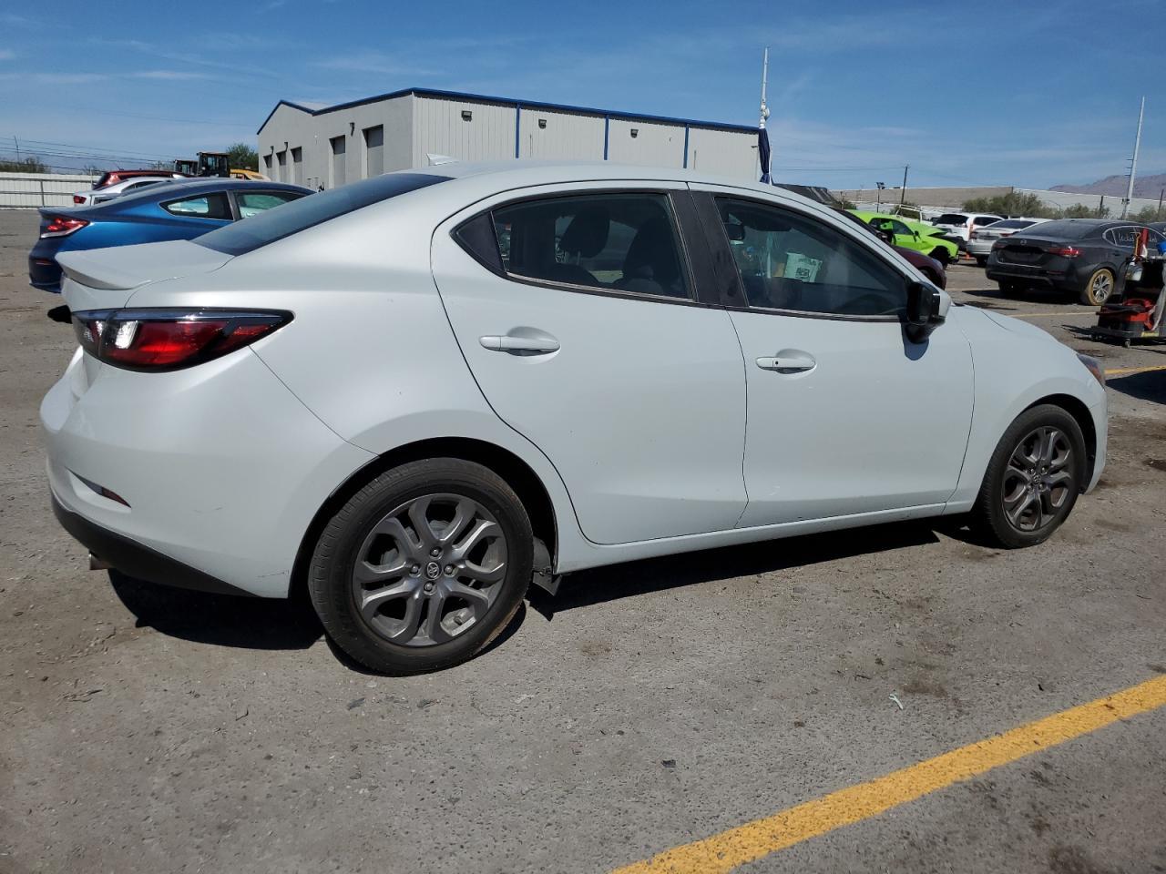 2020 Toyota Yaris L - Фото 3