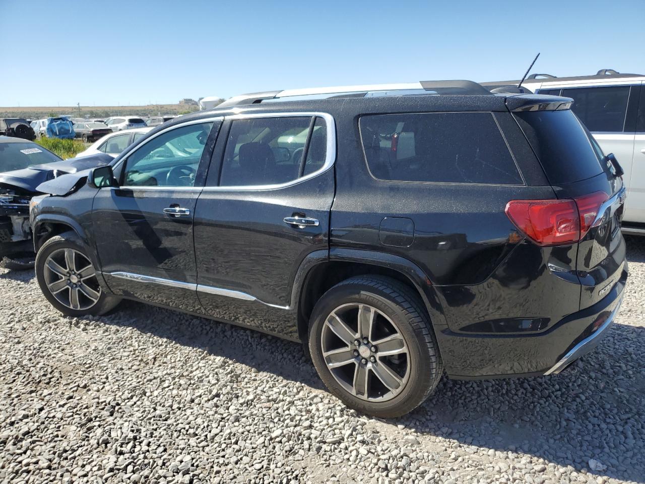 2017 GMC Acadia Denali - Фото 2