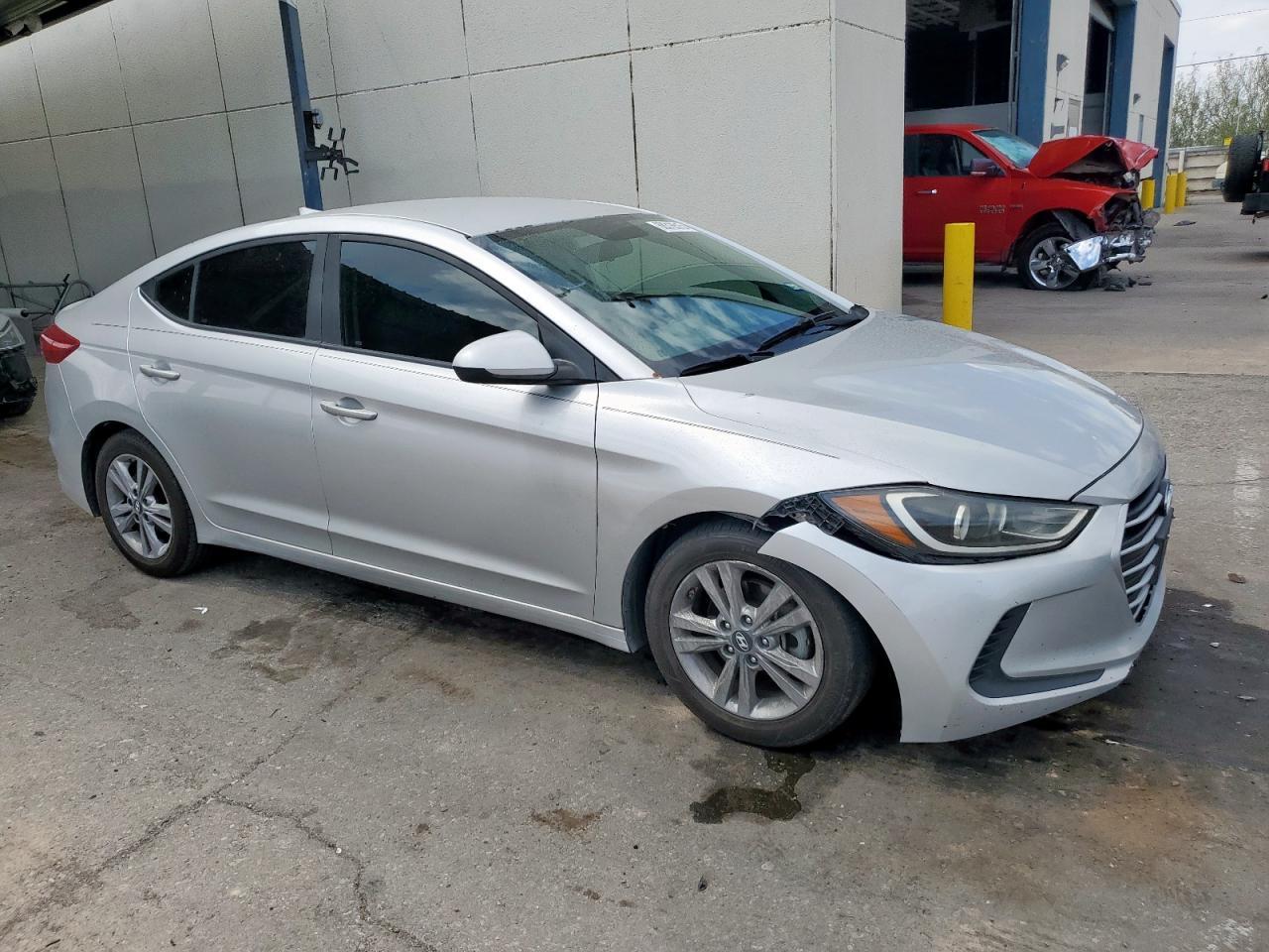 2018 Hyundai Elantra Sel - Фото 4