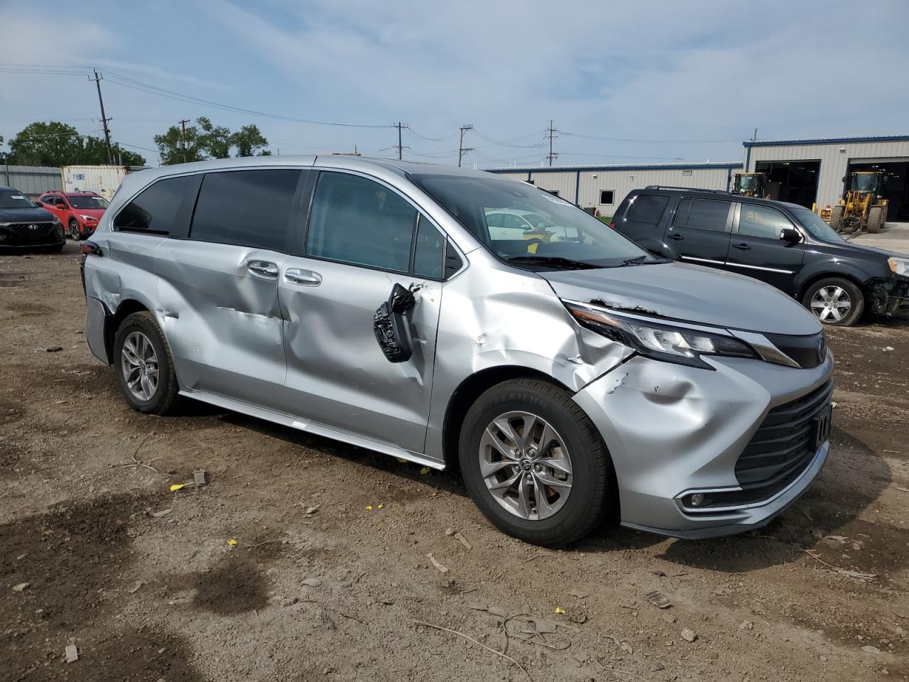 2022 Toyota Sienna Xle - Фото 4