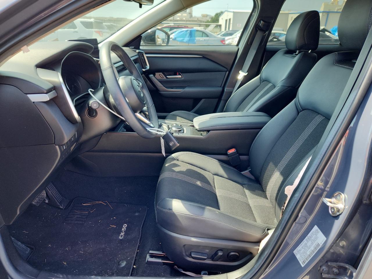2025 Mazda Cx-50 Premium - Image 7