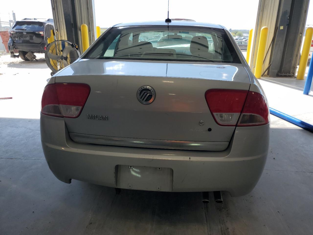 2010 Mercury Milan - Image 6
