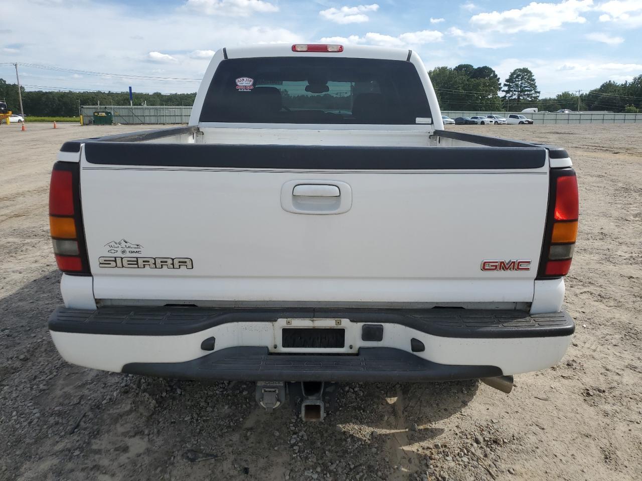 2005 GMC Sierra K1500 Denali - Image 6