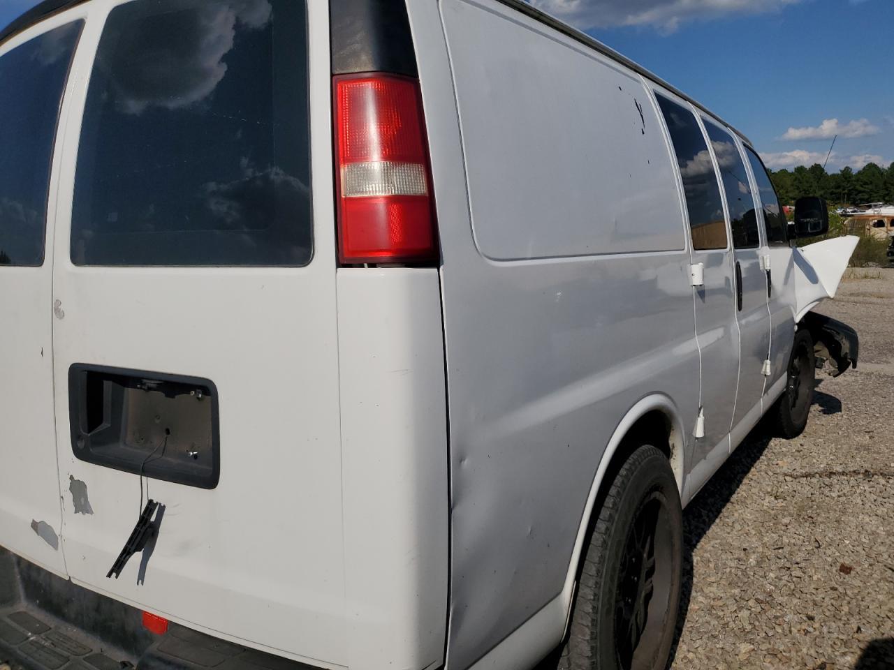 2008 Chevrolet Express G1500 - Image 3