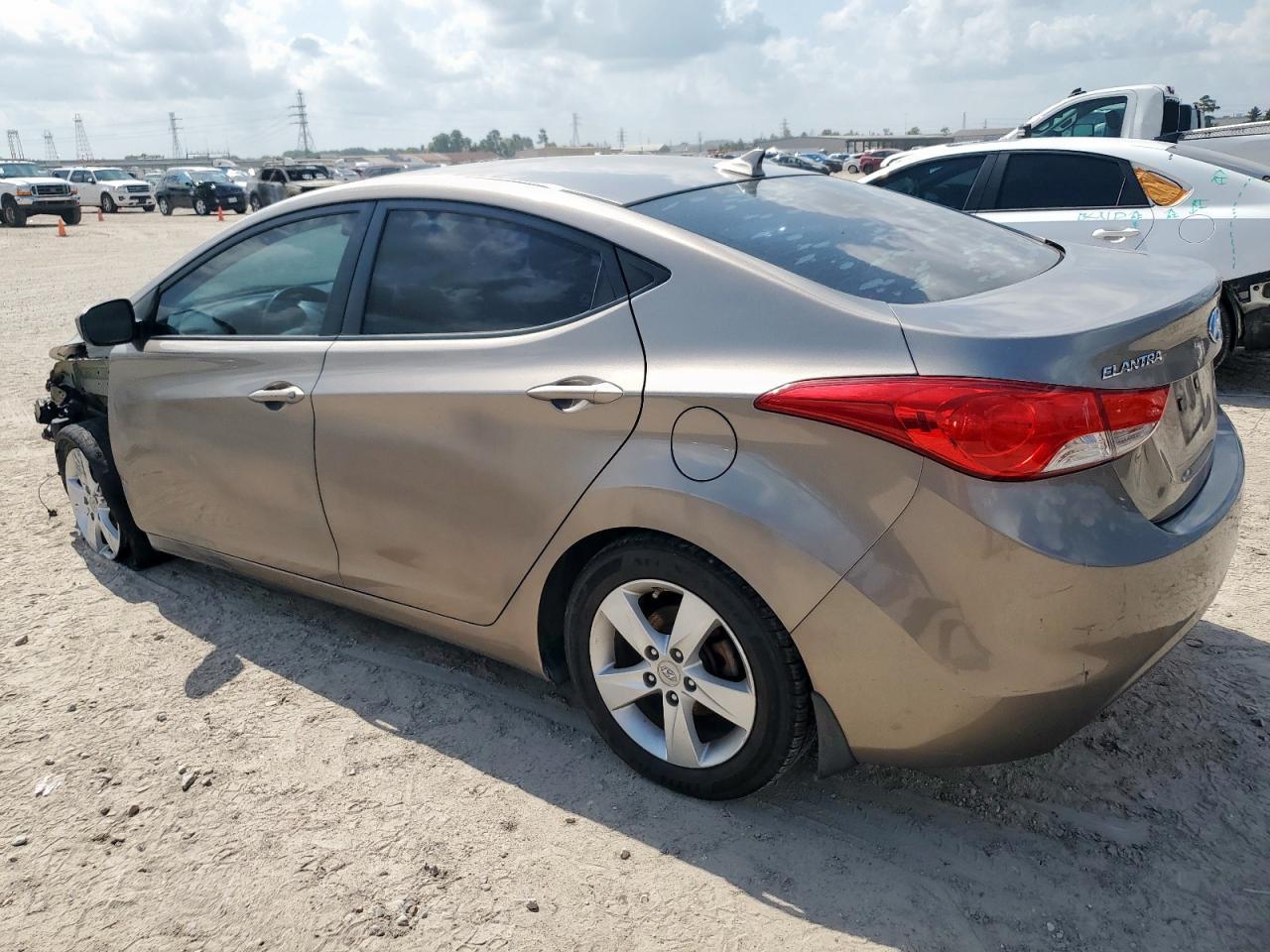 2013 Hyundai Elantra Gls - Фото 2