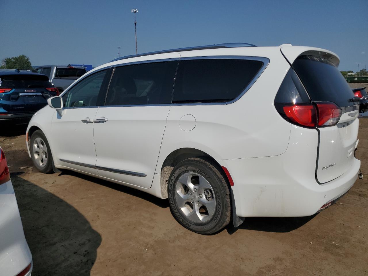 2017 Chrysler Pacifica Touring L Plus - Фото 2