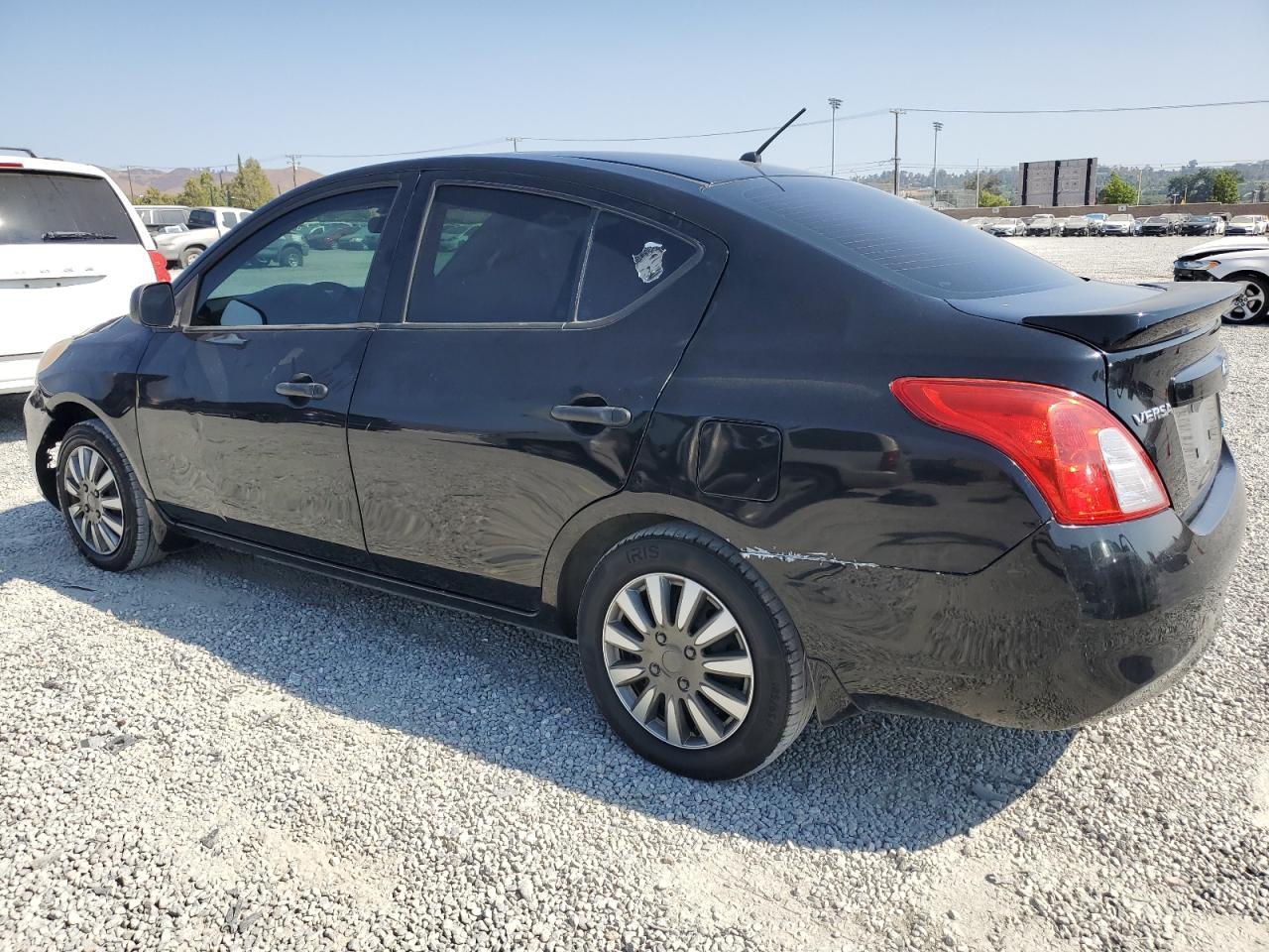 2014 Nissan Versa S - Фото 2