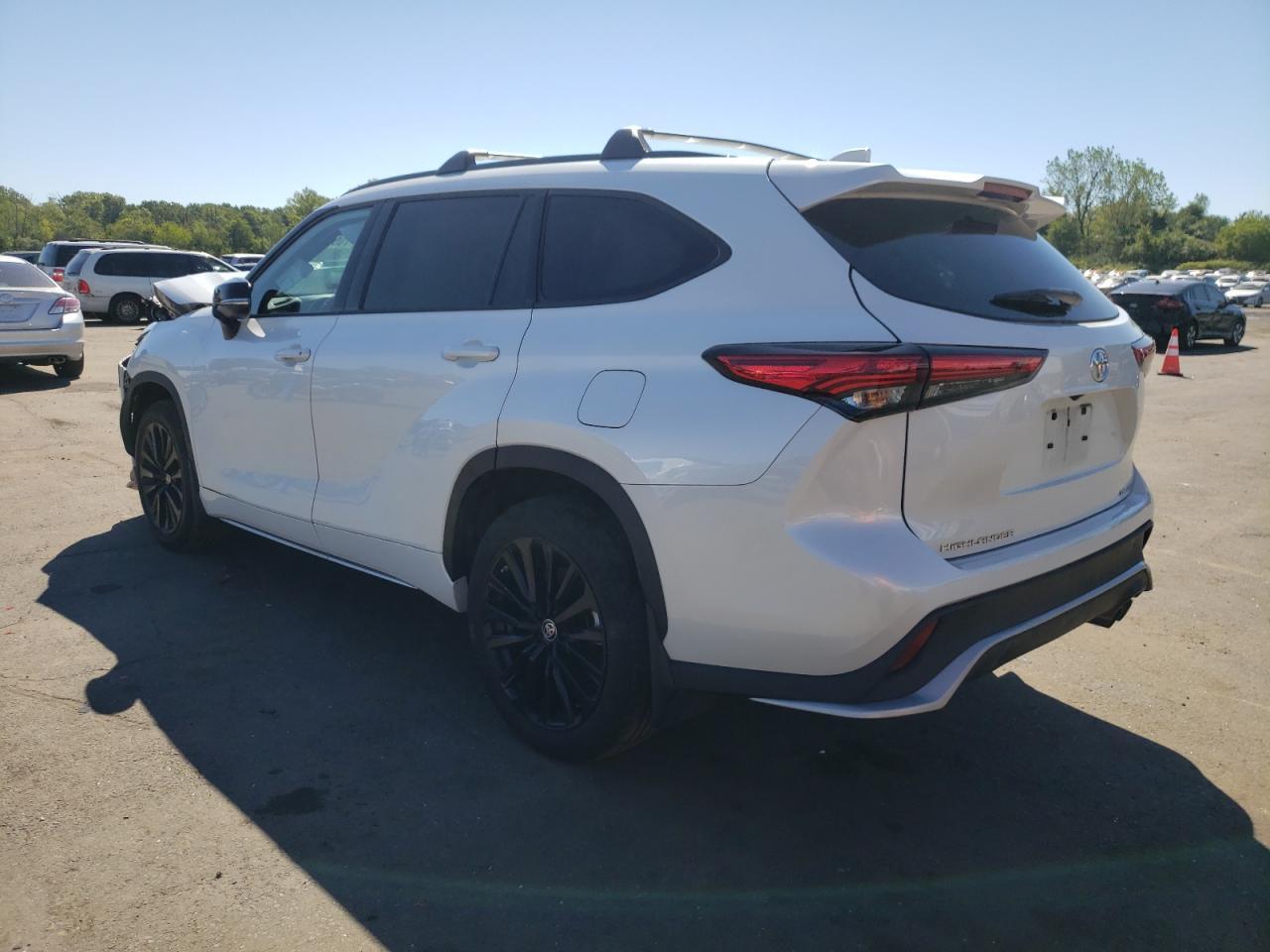 2023 Toyota Highlander L - Фото 2