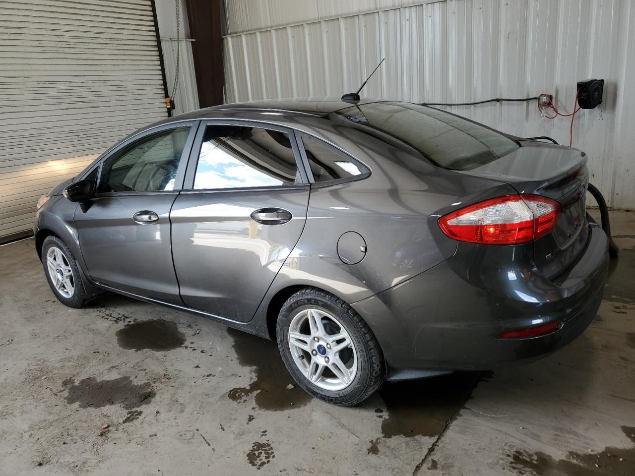 2019 Ford Fiesta Se - Image 2