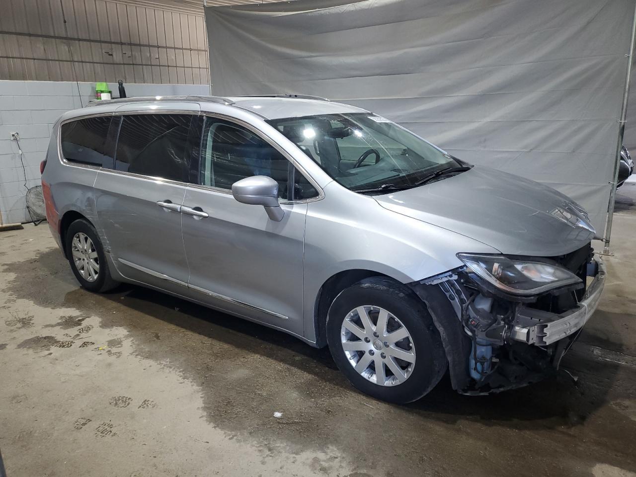 2018 Chrysler Pacifica Touring L - Фото 4