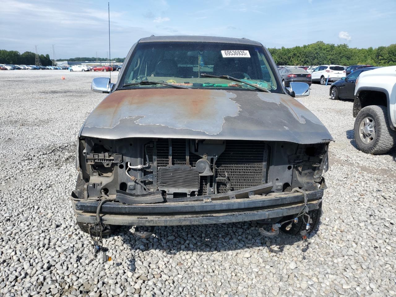 2000 Cadillac Escalade Luxury - Image 5