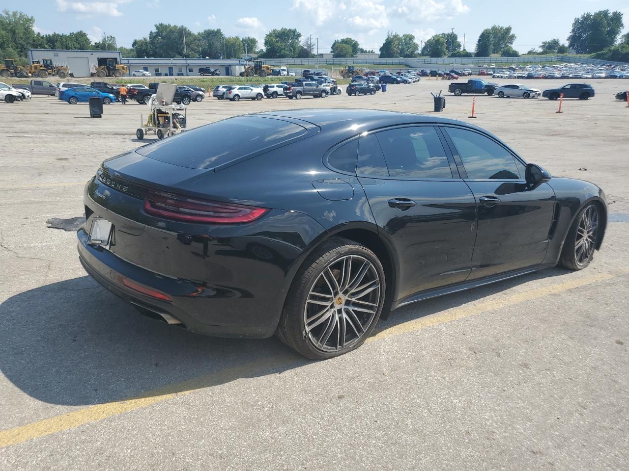 2018 Porsche Panamera 4 - Image 3