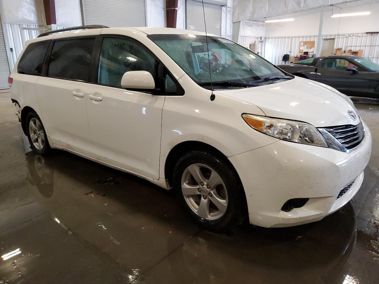 2013 Toyota Sienna Le - Фото 4
