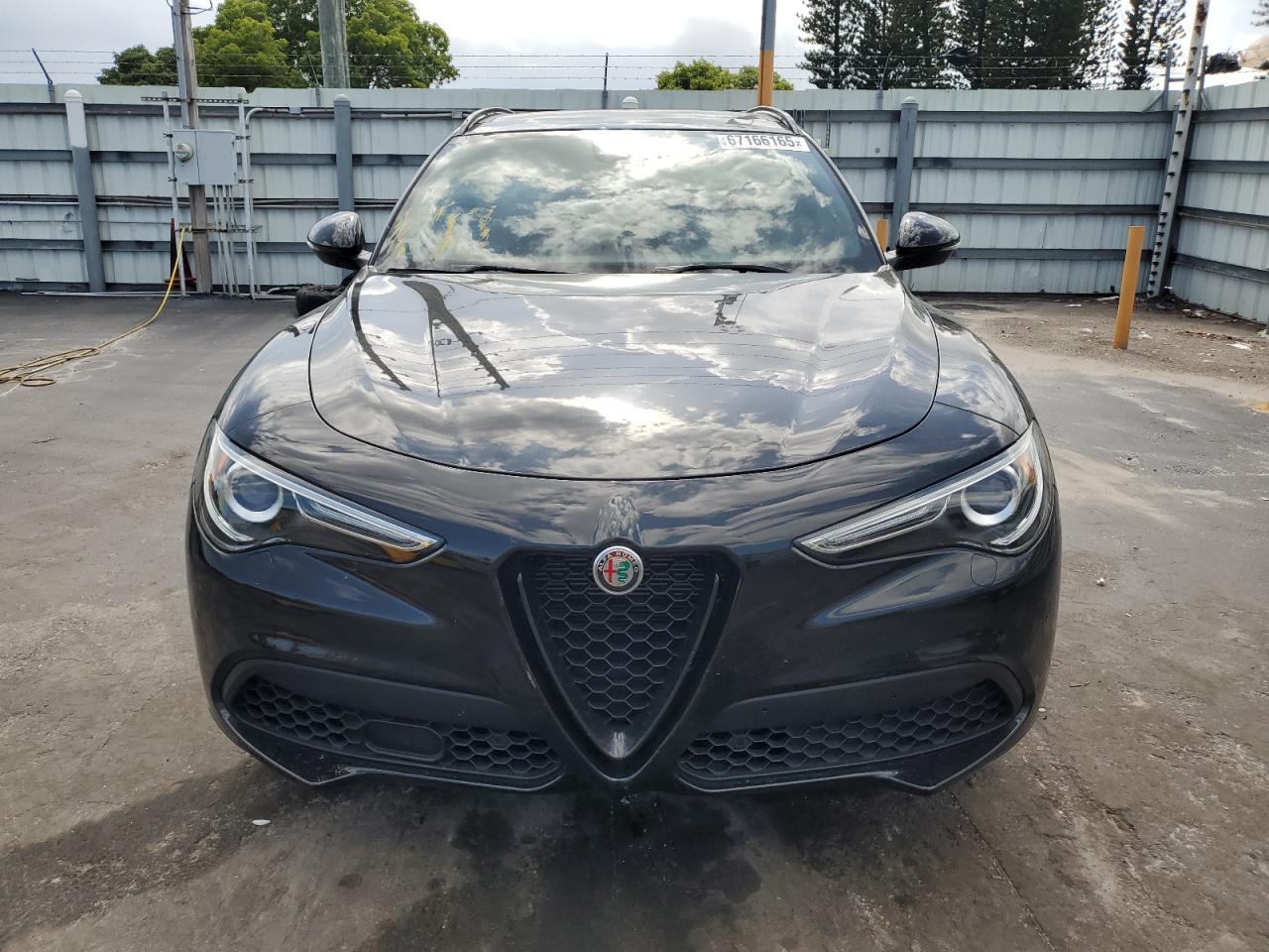 2022 Alfa Romeo Stelvio Ti - Image 5