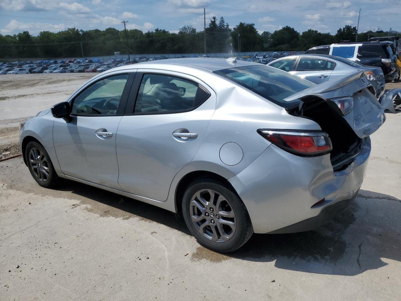2019 Toyota Yaris L - Фото 2