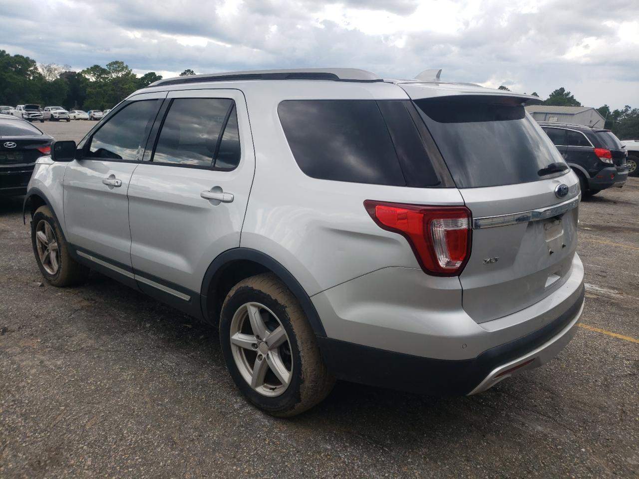 2016 Ford Explorer Xlt - Фото 2