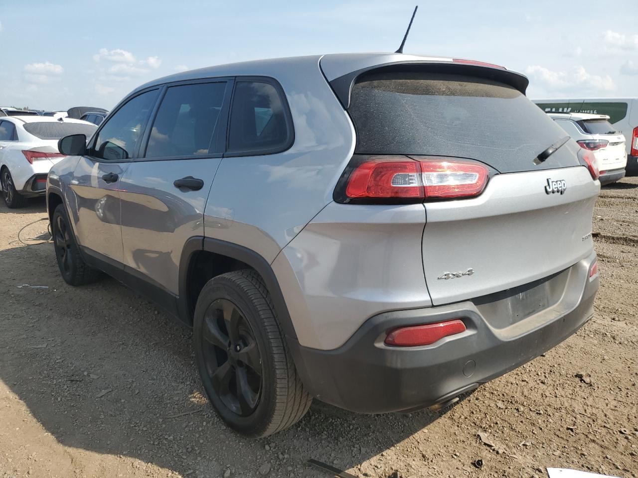 2015 Jeep Cherokee Sport - Фото 2