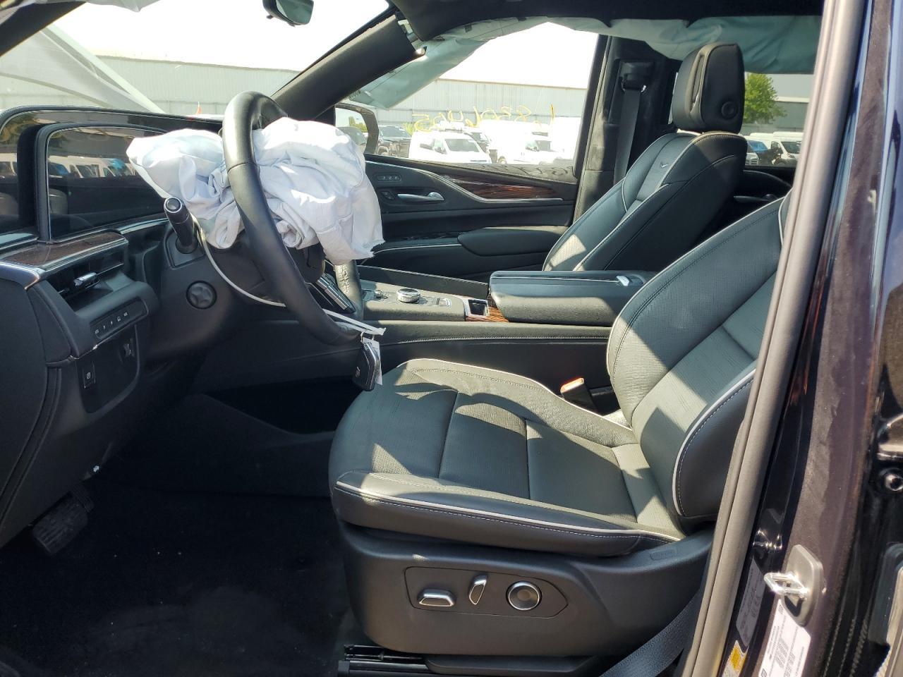 2024 Cadillac Escalade Premium Luxury - Image 7