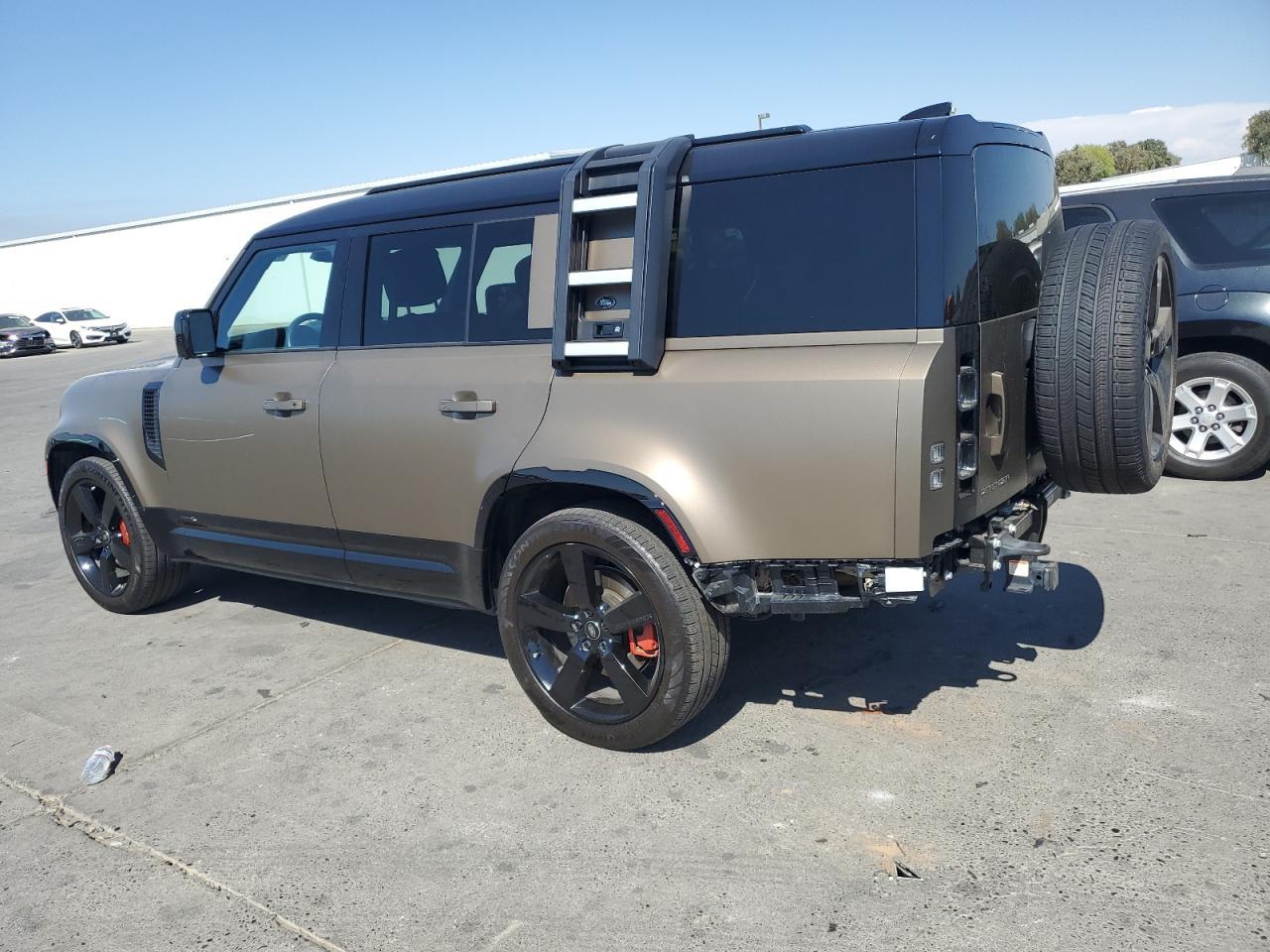 2023 Land Rover Defender 130 X - Фото 2