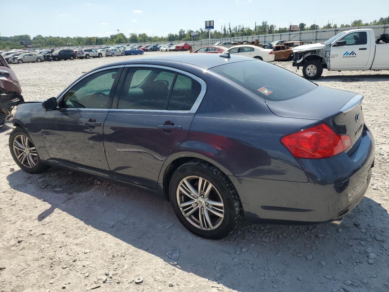 2011 Infiniti G25 - Фото 2