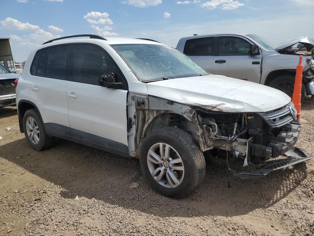 2017 Volkswagen Tiguan S - Фото 4