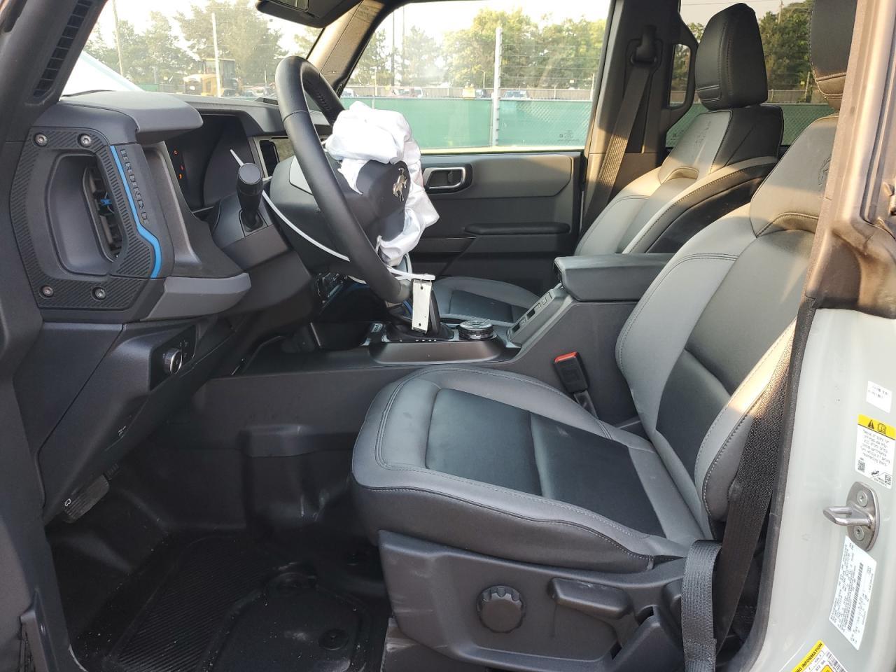 2024 Ford Bronco Black Diamond - Image 7