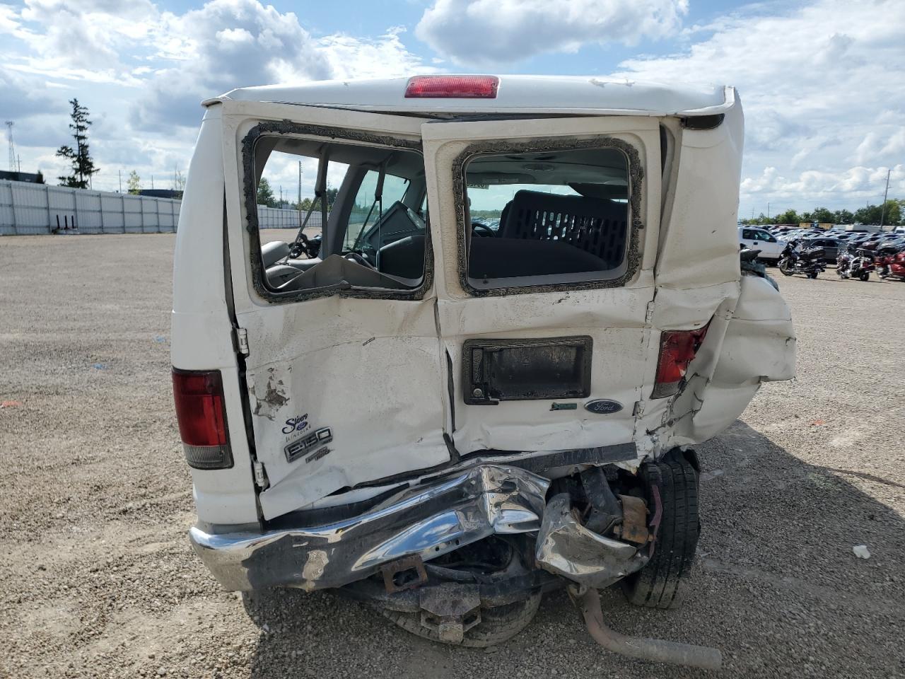 2011 Ford Econoline E150 Wagon - Фото 6