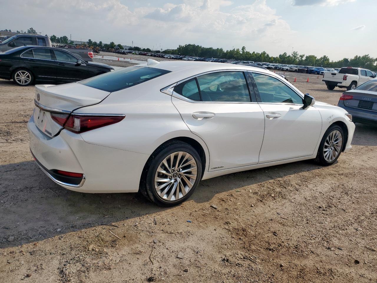 2021 Lexus Es 300H Luxury - Фото 3