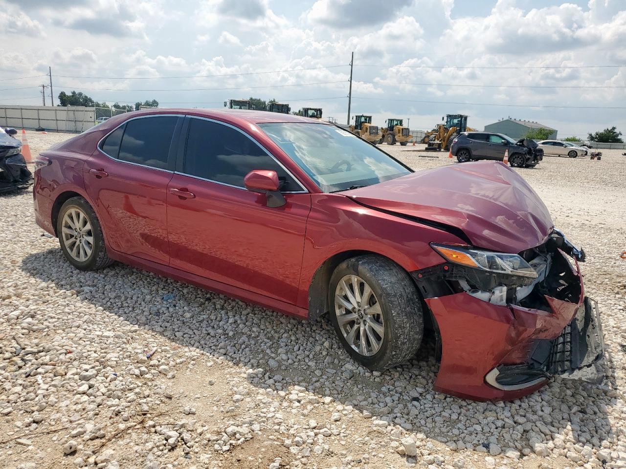 2022 Toyota Camry Le - Фото 4