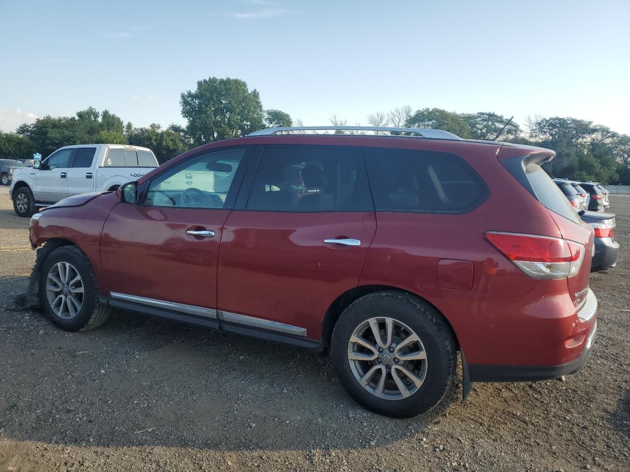 2015 Nissan Pathfinder S - Image 2