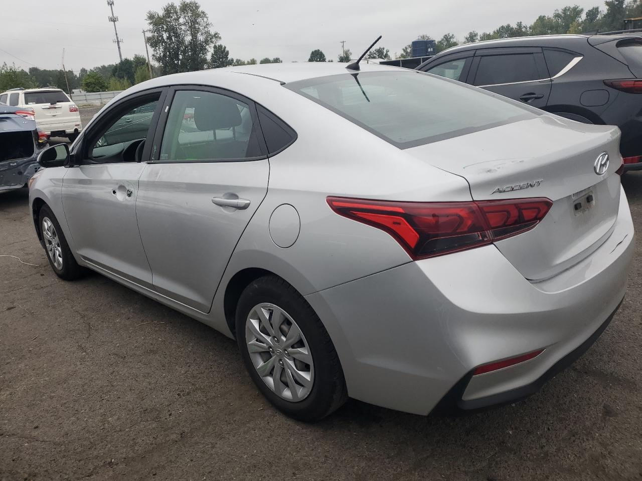2021 Hyundai Accent Se - Фото 2